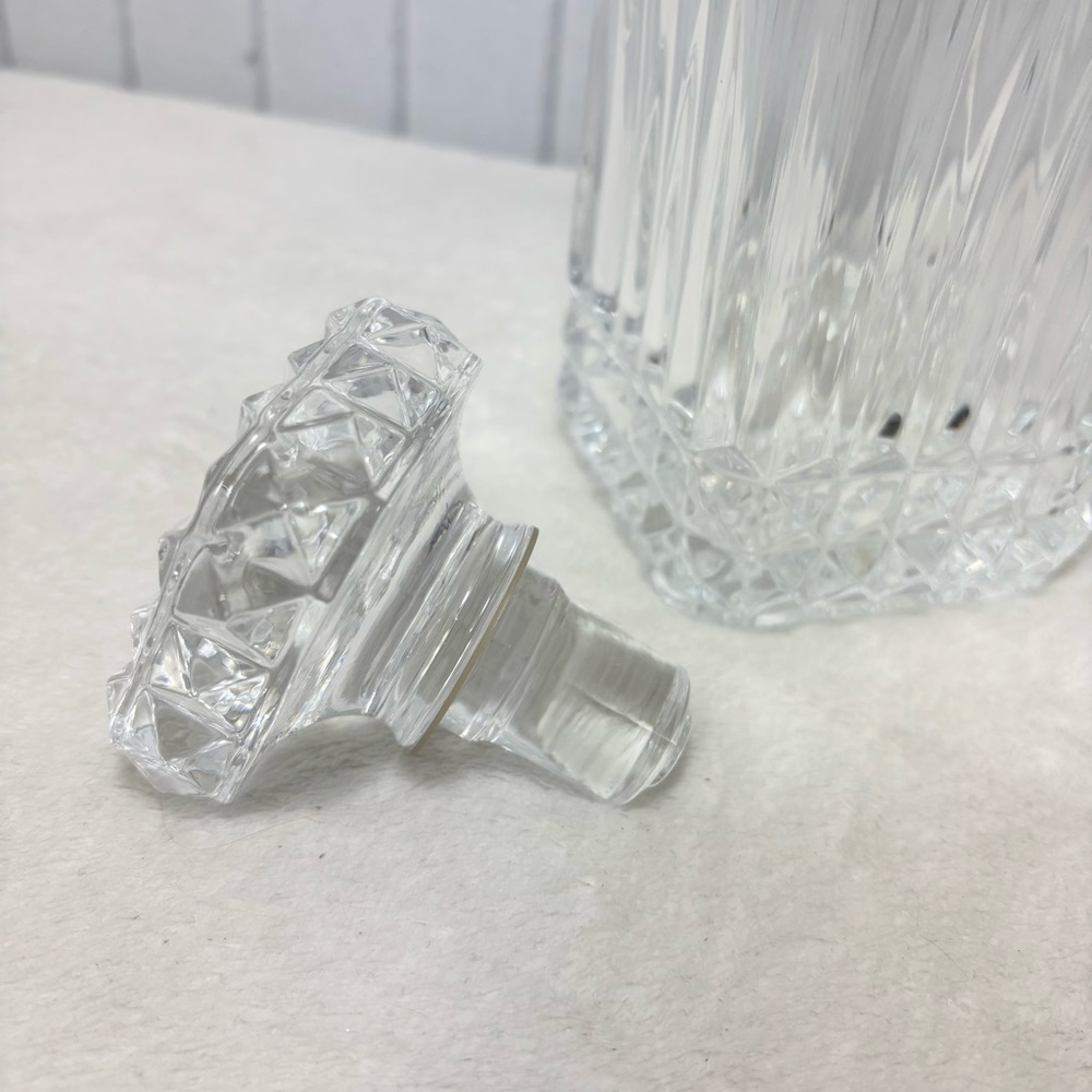 Mikasa Crystal Pattern Blown Decanter with stopper. - Picture 4 of 8